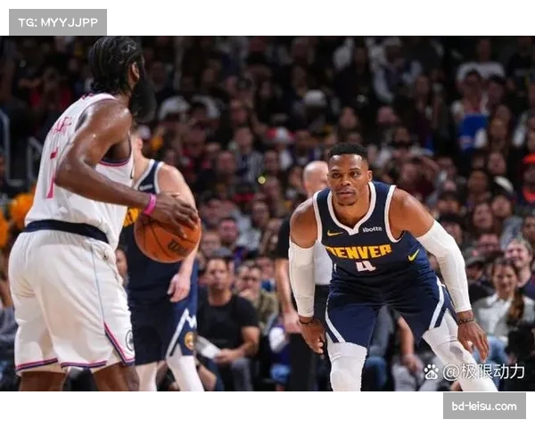 勇士与掘金激战正酣：关键球员表现决定季后赛走向